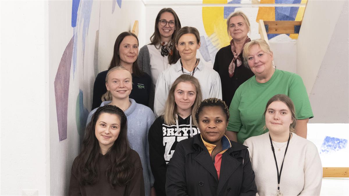 Gruppe på ti personer  - Klikk for stort bilde